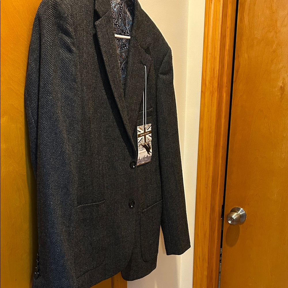 Beautiful Harry Brown Herringbone Tweed Blazer with Paisley Lining. Tags on.